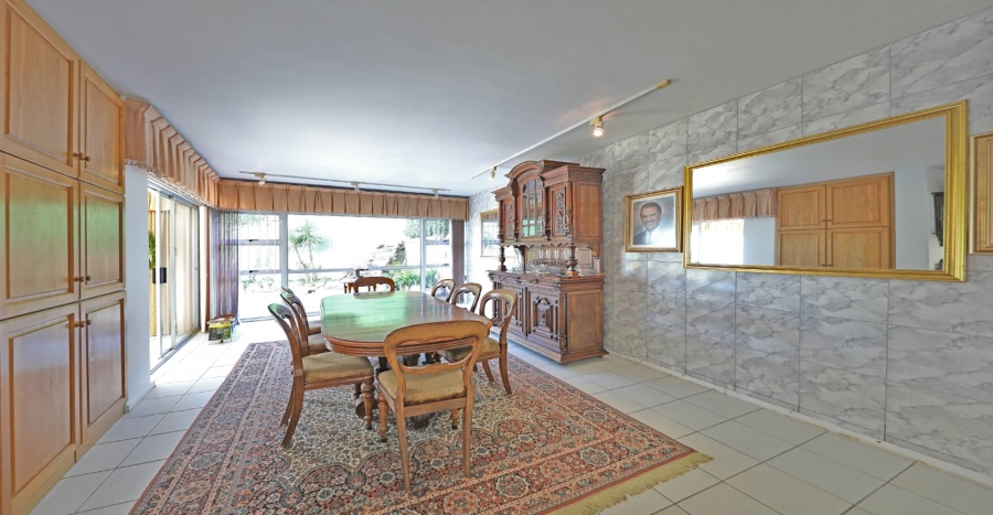 5 Bedroom Property for Sale in Plattekloof Western Cape